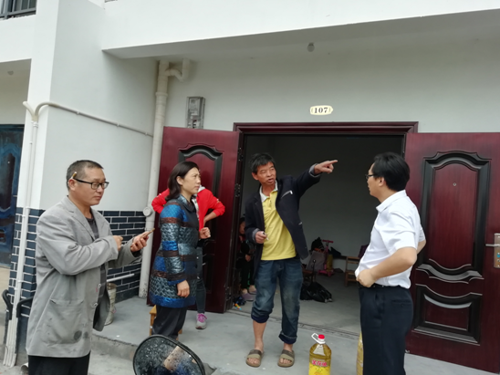 会计学院领导走访慰问结对帮扶贫困户
