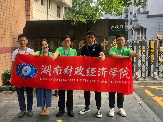 1596077459204036294.jpg 湘西州民中宣传布展现场.jpg