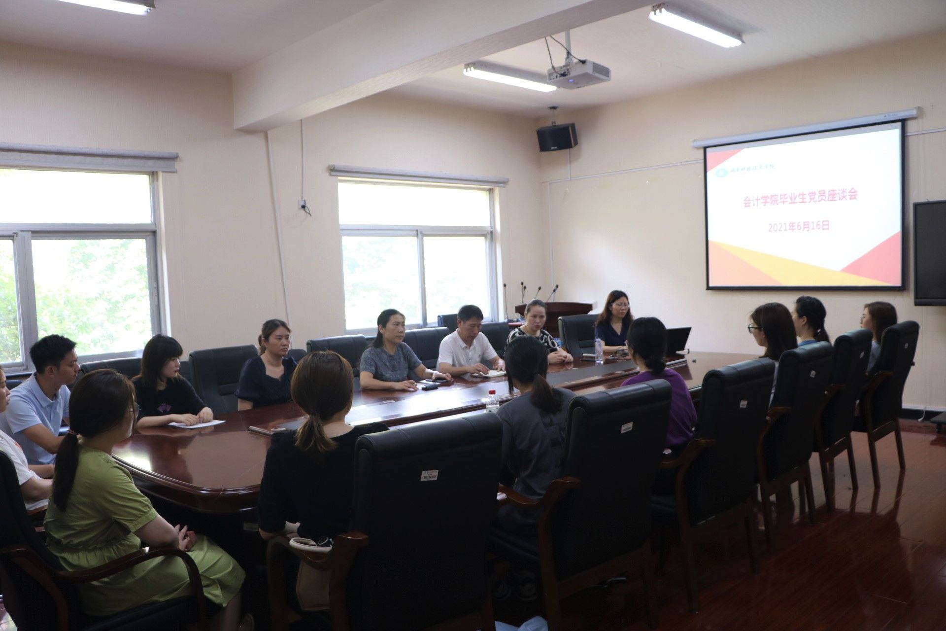 会计学院召开2021届毕业生党员座谈会