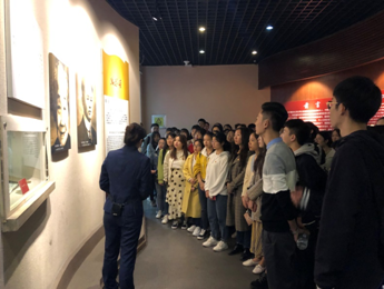 重温红色记忆  传承红色基因