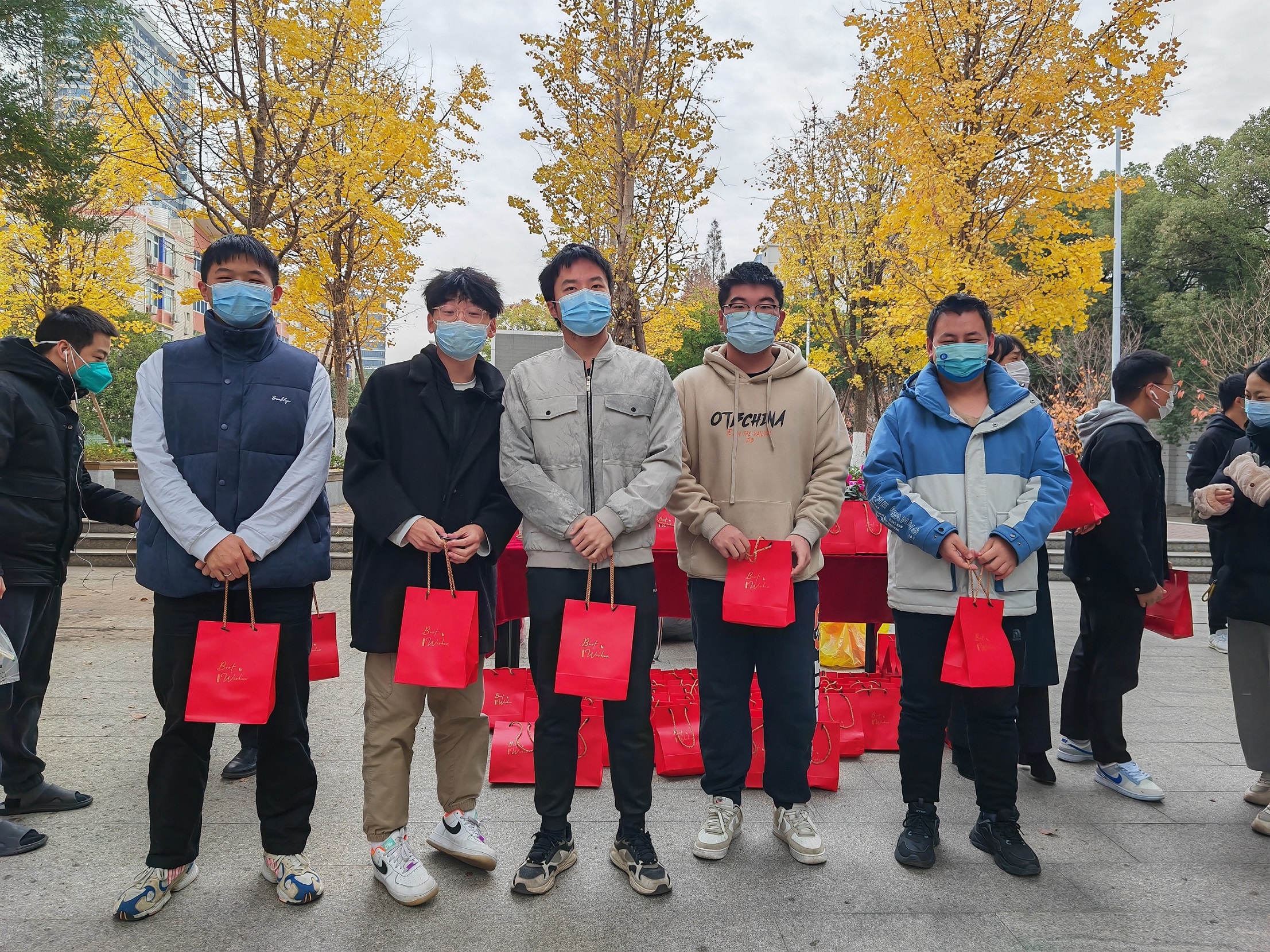 会计学院行政党支部为考研学子送祝福