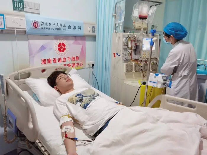 黄丹青_生活照1