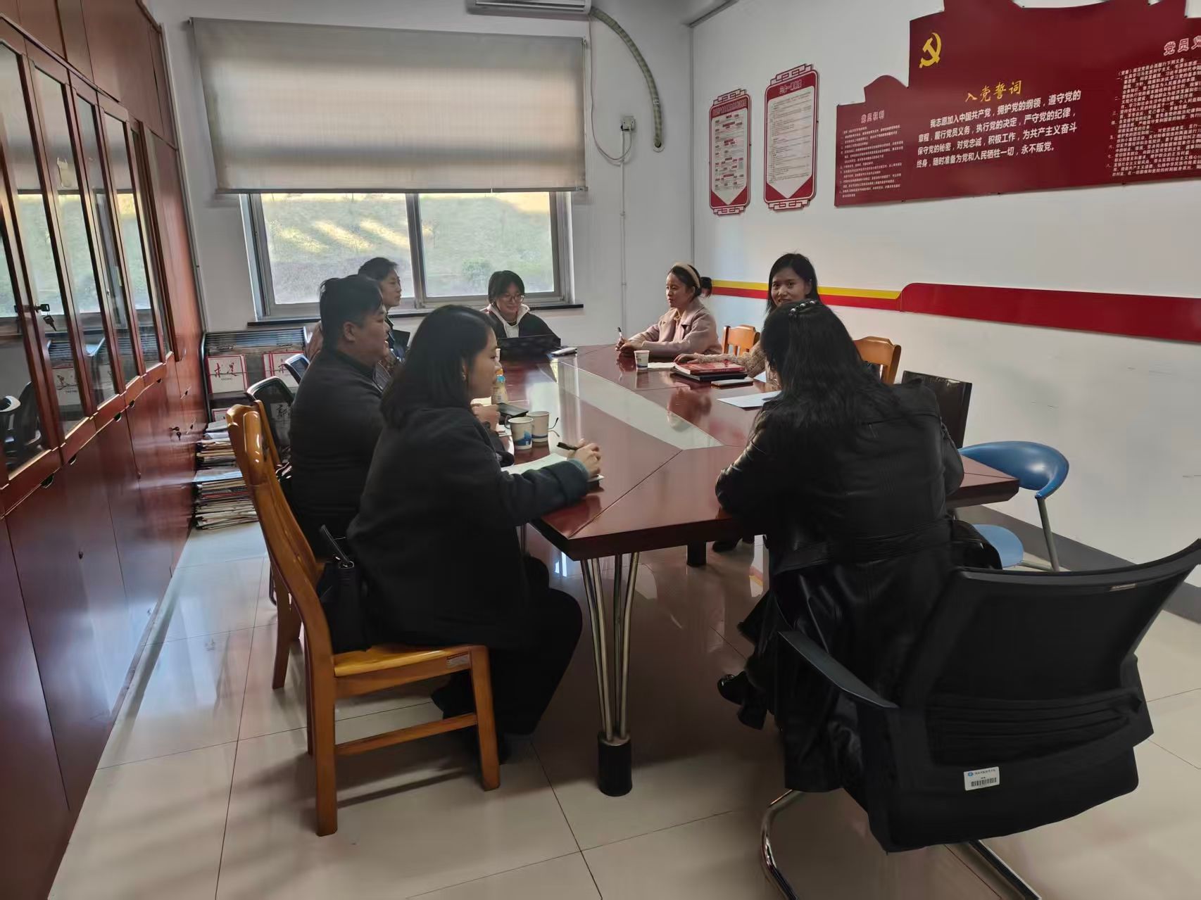 共话教育教学核心地位与青年教师发展