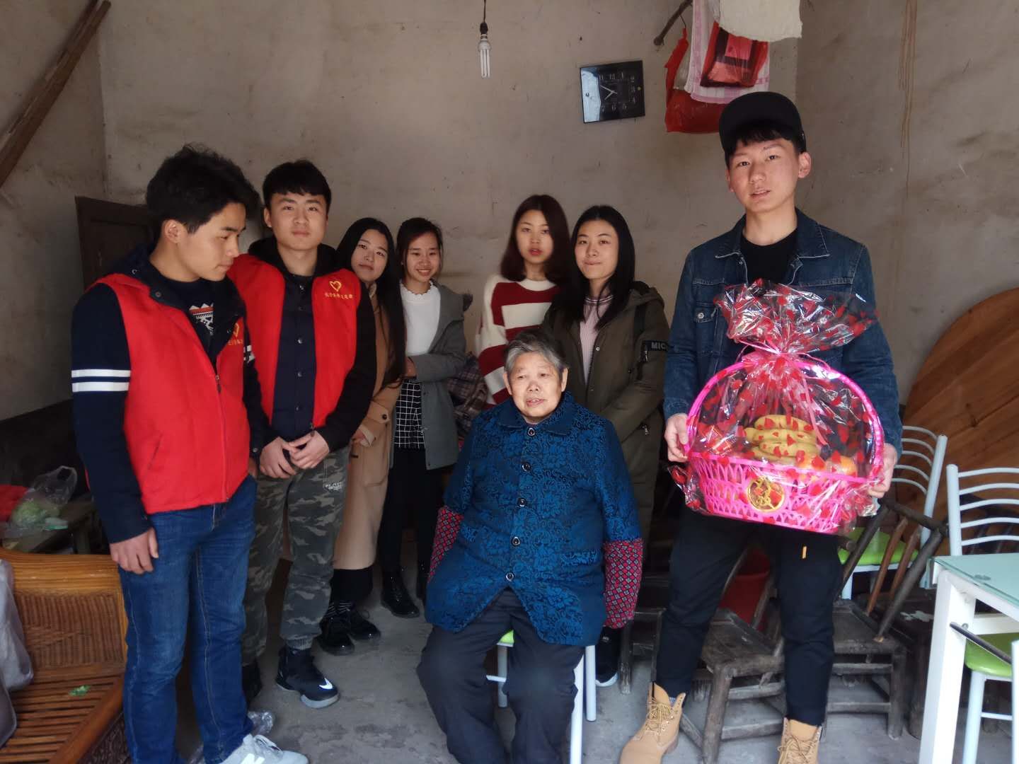 会计学院团学会开展学雷锋活动