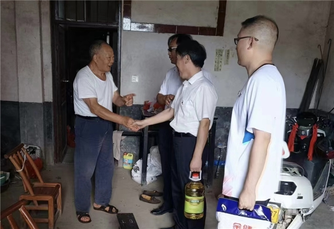 三学院联合开展消费帮扶主题党日活动