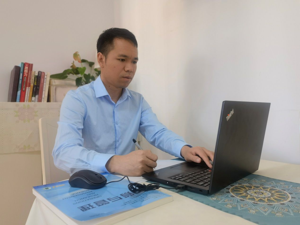 副教授：蒋杰辉